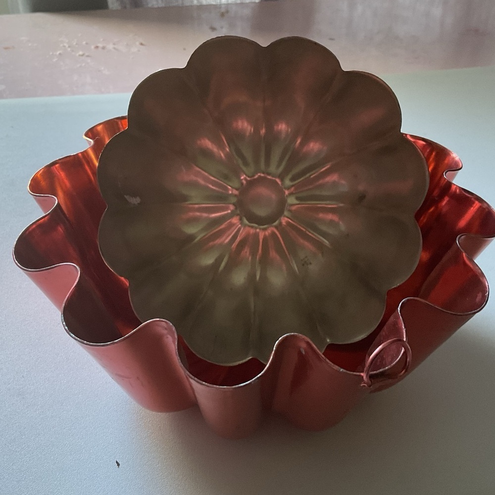 Vintage two copper jello molds- 3 1/2 cups and 2 cups- very decorative - used - Picture 8 of 11
